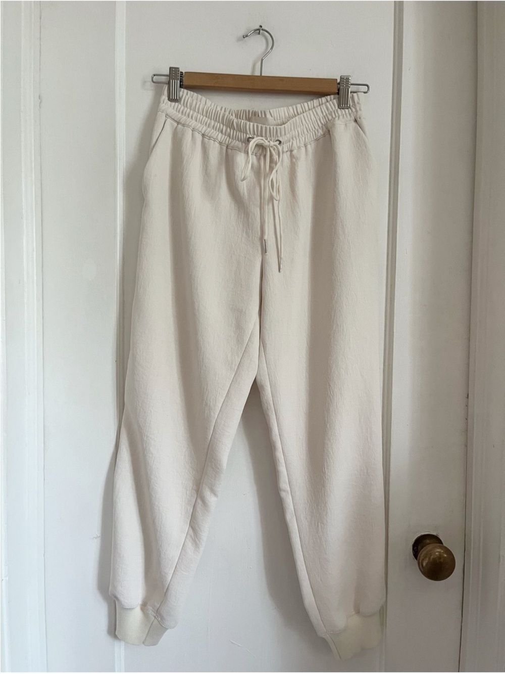 Aritzia Wilfred Trouser Joggers in Birch